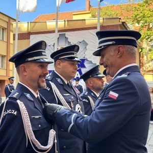 Wręczenie medali za długoletnią służbę oraz ślubowanie nowych policjantów