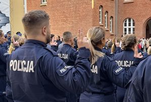 Wręczenie medali za długoletnią służbę oraz ślubowanie nowych policjantów