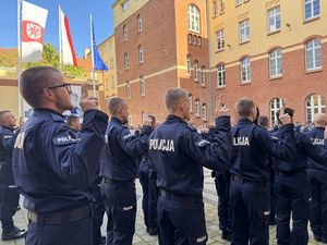 Wręczenie medali za długoletnią służbę oraz ślubowanie nowych policjantów