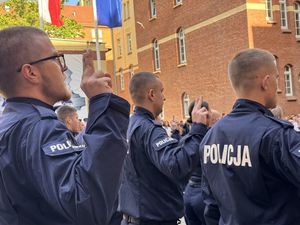 Wręczenie medali za długoletnią służbę oraz ślubowanie nowych policjantów