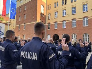 Wręczenie medali za długoletnią służbę oraz ślubowanie nowych policjantów