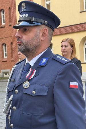 Wręczenie medali za długoletnią służbę oraz ślubowanie nowych policjantów