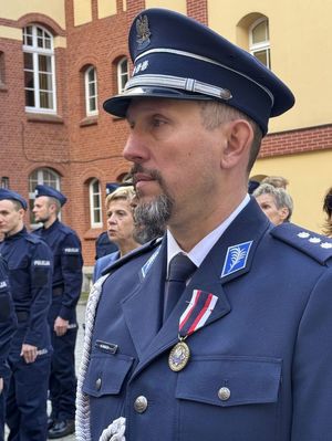 Wręczenie medali za długoletnią służbę oraz ślubowanie nowych policjantów