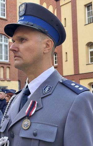 Wręczenie medali za długoletnią służbę oraz ślubowanie nowych policjantów