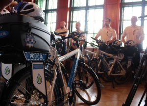 „Wpłyń na wyobraźnię swoją i innych” - rowery elektryczne oraz materiały profilaktyczne dla zachodniopomorskich policjantów