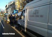 policjanci zatrzymali mężczyznę i odzyskali busa