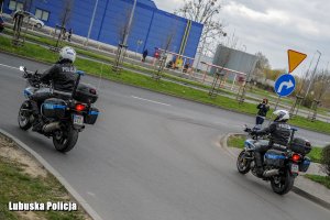 policyjne motocykle na rozpoczęciu sezonu motocyklowego