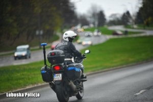 Policjant na motocyklu