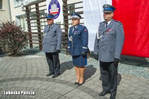 Kierownictwo Lubuskiej Policji przy obelisku podczas obchodów Święta Policji.
