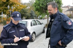 polski niemiecki policjant podczas patrolu