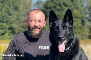 policyjny przewodnik i jego pies