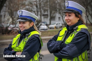 uśmiechnięte policjantki