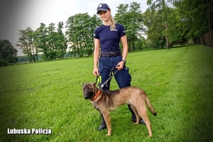Policjantka - przewodnik psa