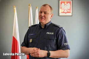 inspektor Jarosław Pasterski przemawia