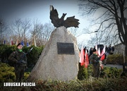 Posterunek honorowy przy pomniku Żołnierzy Wyklętych.