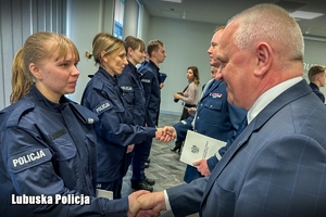 Wojewoda Lubuski gratuluje policjantce