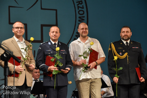 Osoby i funkcjonariusze uhonorowane podczas 30 lecia Hospicjum Świętego Kamila w Gorzowie Wielkopolskim.