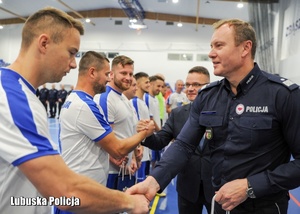 Komendant Wojewódzki Policji w Gorzowie Wielkopolskim gratuluję zwycięzcom turniej