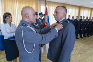 Zastępca komendanta otrzymuje medal NSSZP