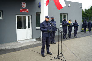 Komendant Wojewódzki Policji w Bydgoszczy przemawia do mikrofonu
