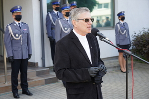 Kapelan kujawsko-pomorskich policjantów przemawia do funkcjonariuszy