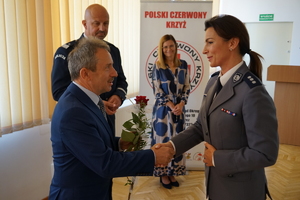 Prezes PCK gratuluje Szefowej HKD przy KWP w Bydgoszczy