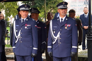 Pierwszy Zastępca Komendanta Głównego Policji oraz Komendant Wojewódzki Policji w Bydgoszczy stoją obok siebie