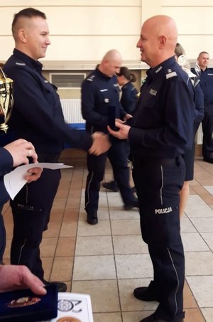 Laureaci ogólnopolskiego konkursu Dzielnicowy 2019 roku podczas dekoracji przez gen.insp. Jarosława Szymczyka Komendanta Głównego Policji