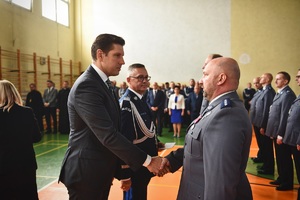 sala gimnastyczna OPP w Łodzi, uroczystość ślubowania nowych policjantów
