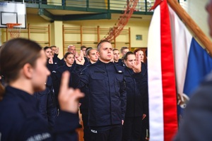 sala gimnastyczna OPP w Łodzi, uroczystość ślubowania nowych policjantów