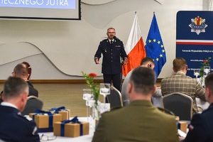 Konferencja podsumowująca projekt, wystąpienie nadinspektora Waldemara Wołowca.