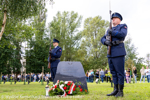 Warta Policyjna przy pomniku Ofiar Zbrodni Katyńskich.