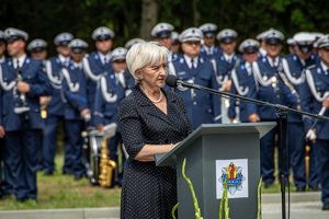 na zdjęciu Wojewoda  Łódzki Dorota Ryl podczas przemówienia.