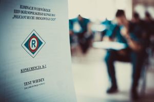 Policjanci w trakcie zmagań konkursowych.