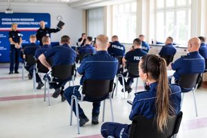 Policjanci w trakcie zmagań konkursowych.