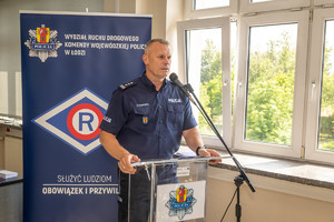Komendant Wojewódzki Policji w Łodzi przemawia.