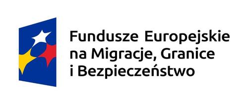 Obrazek przedstawia logo Funduszy Europejskich na Migracje, Granice i Bezpieczeństwo:
z lewej strony obrazka znajduje się stojący pionowo trapez w granatowym kolorze, w którym umieszczono trzy gwiazdy tworzące trójkąt - w dolnym rzędzie znajduje się gwiazda żółta i czerwona, w górnym - biała. 
z prawej strony obrazka znajduje się czarny trzywersowy napis &quot;Fundusze Europejskie na Migracje, Granice i Bezpieczeństwo&quot;