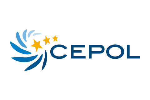 Obrazek przedstawia logo CEPOL składające się z napisu CEPOL, trzech złotych gwiazdek i figur geometrycznych przypominających niebieskie pióra układających się w krąg.