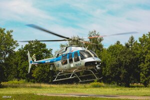 Zdjęcie przedstawia helikopter policyjny pozyskany w ramach programu FEnIKS.