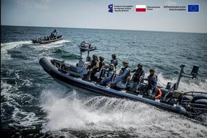 Zdjęcie przedstawia uczestników szkolenie realizowanego w ramach projektu R.I.K.O
Na zdjęciu umieszczono również logo Funduszy na Migracje, Granice i Bezpieczeństwo