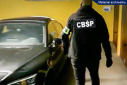 policjant CBŚP i samochód