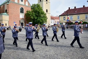 Uroczystość wręczenia sztandaru na Placu Farnym w Rzeszowie