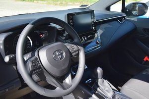 Radiowóz Toyota Corolla - widok kokpitu