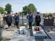 policjanci przy grobie Franciszka Szczotkowskiego, posterunek, asysta honorowa