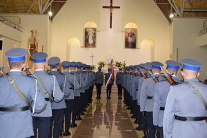 Uroczystość wręczenia sztandaru dla Komendy Powiatowej Policji w Ropczycach - Msza Święta