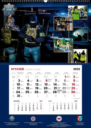 strona policyjnego kalendarza na rok 2022, w górnej części galeria różnych zdjęć policjantów podczas słuzby