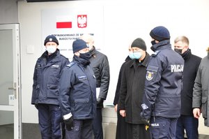 Komendant Powiatowy Policji w Jaśle składa meldunek Komendantowi Wojewódzkiemu Policji