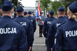 Policjanci podczas uroczystości ślubowania na placu apelowym Oddziału Prewencji Policji w Rzeszowie.