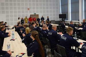 Policjanci podczas konkursu na auli Oddziału Prewencji Policji w Rzeszowie
