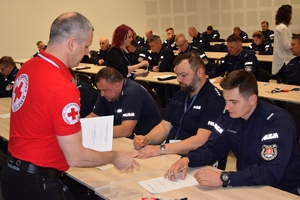 Policjanci podczas konkursu na auli Oddziału Prewencji Policji w Rzeszowie
